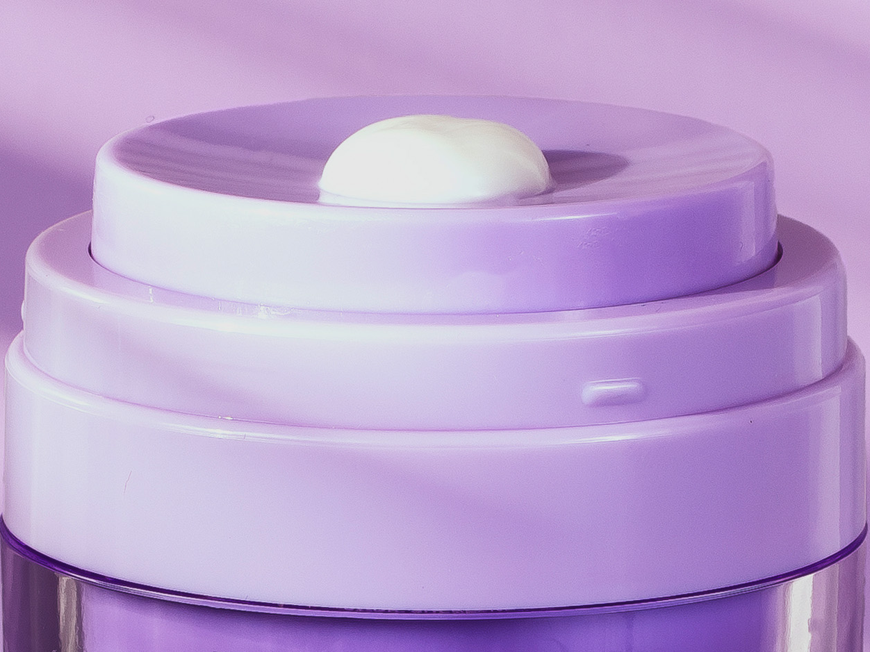 Close-up of Dr. Idriss Major Fade Active Seal dispenser on article about repairing the skin barrier