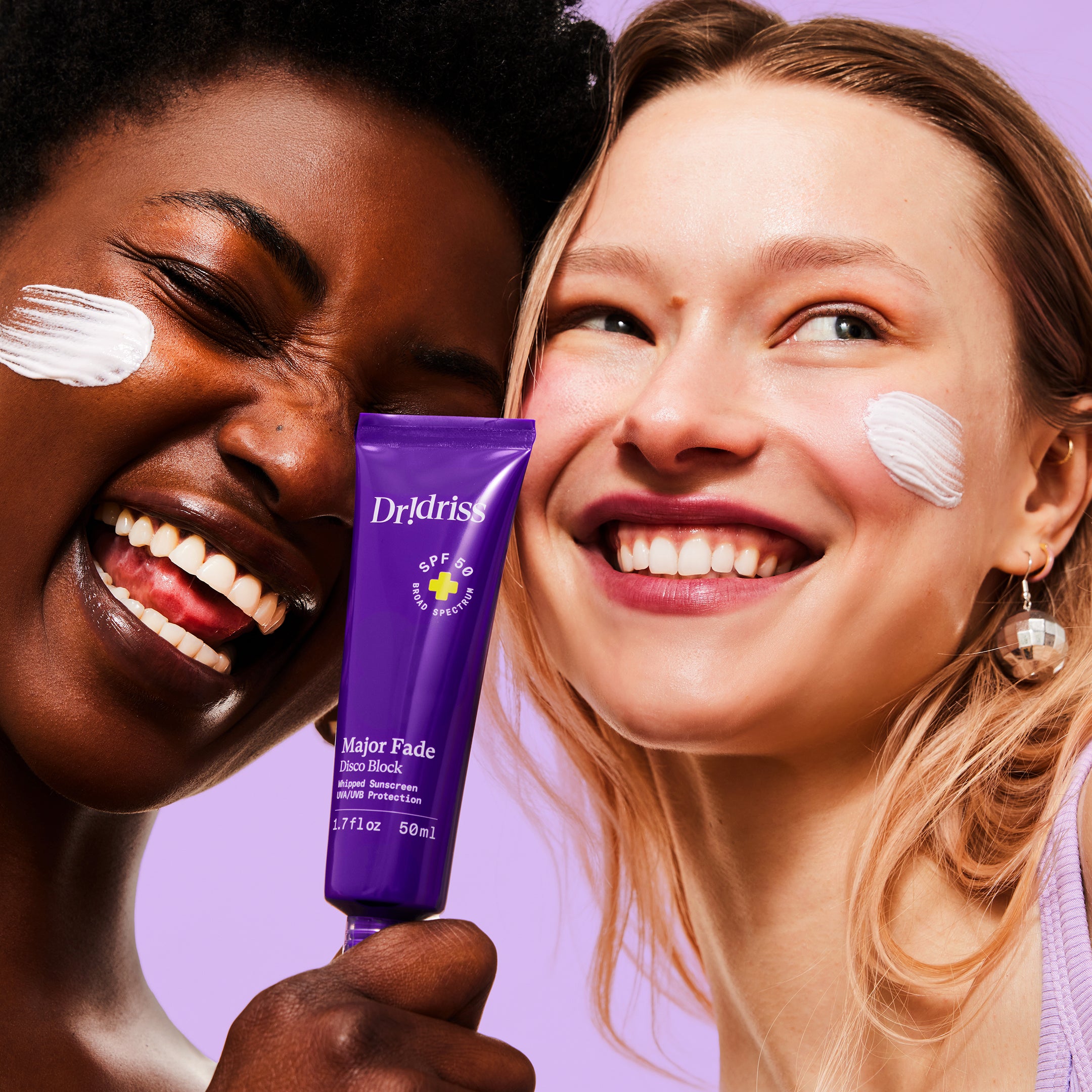 Models wearing and smiling with the Major Fade Disco Block SPF 50