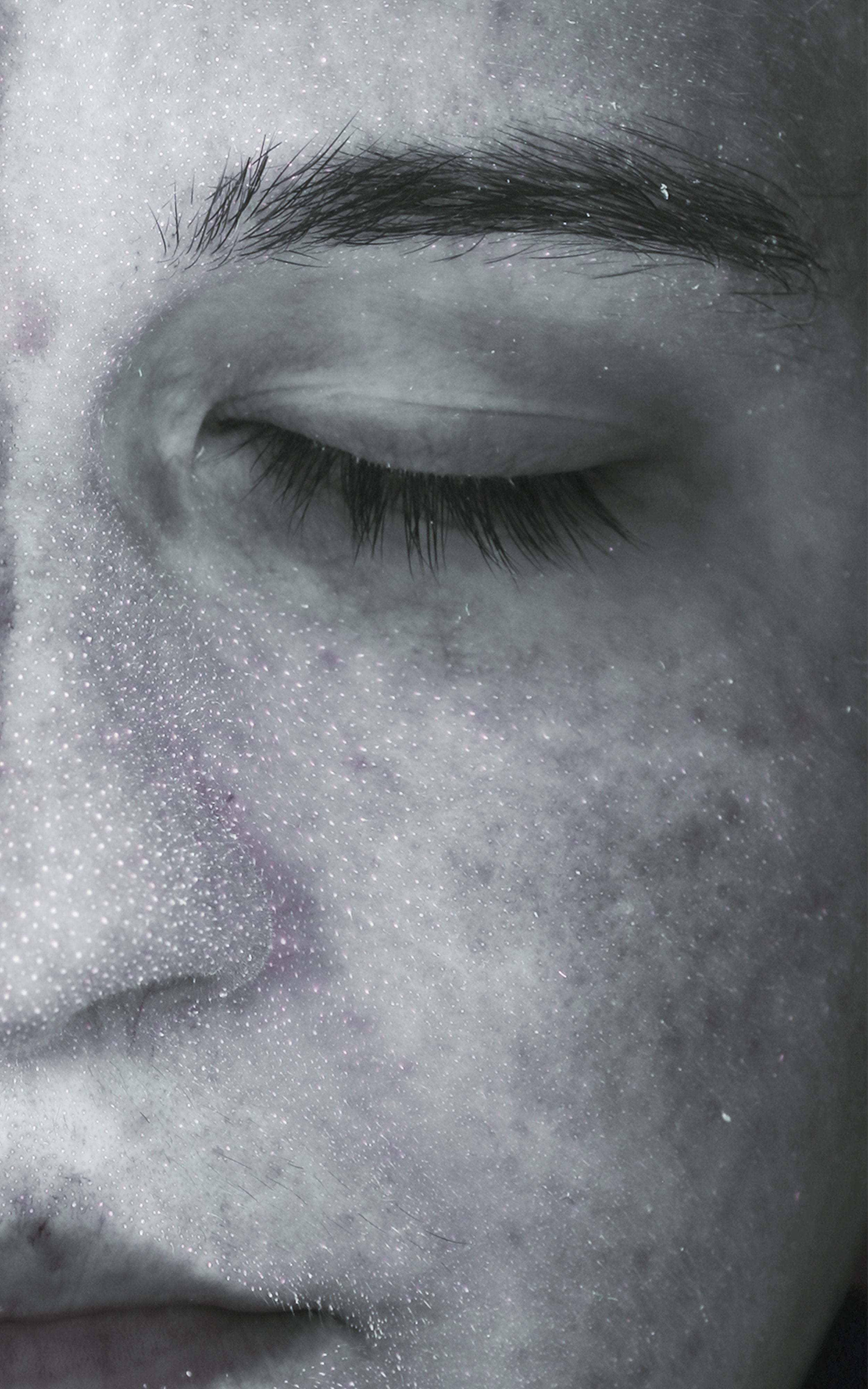 Clinical image with UV camera showing Soft Wash’s makeup and sunscreen removal effectiveness, after image