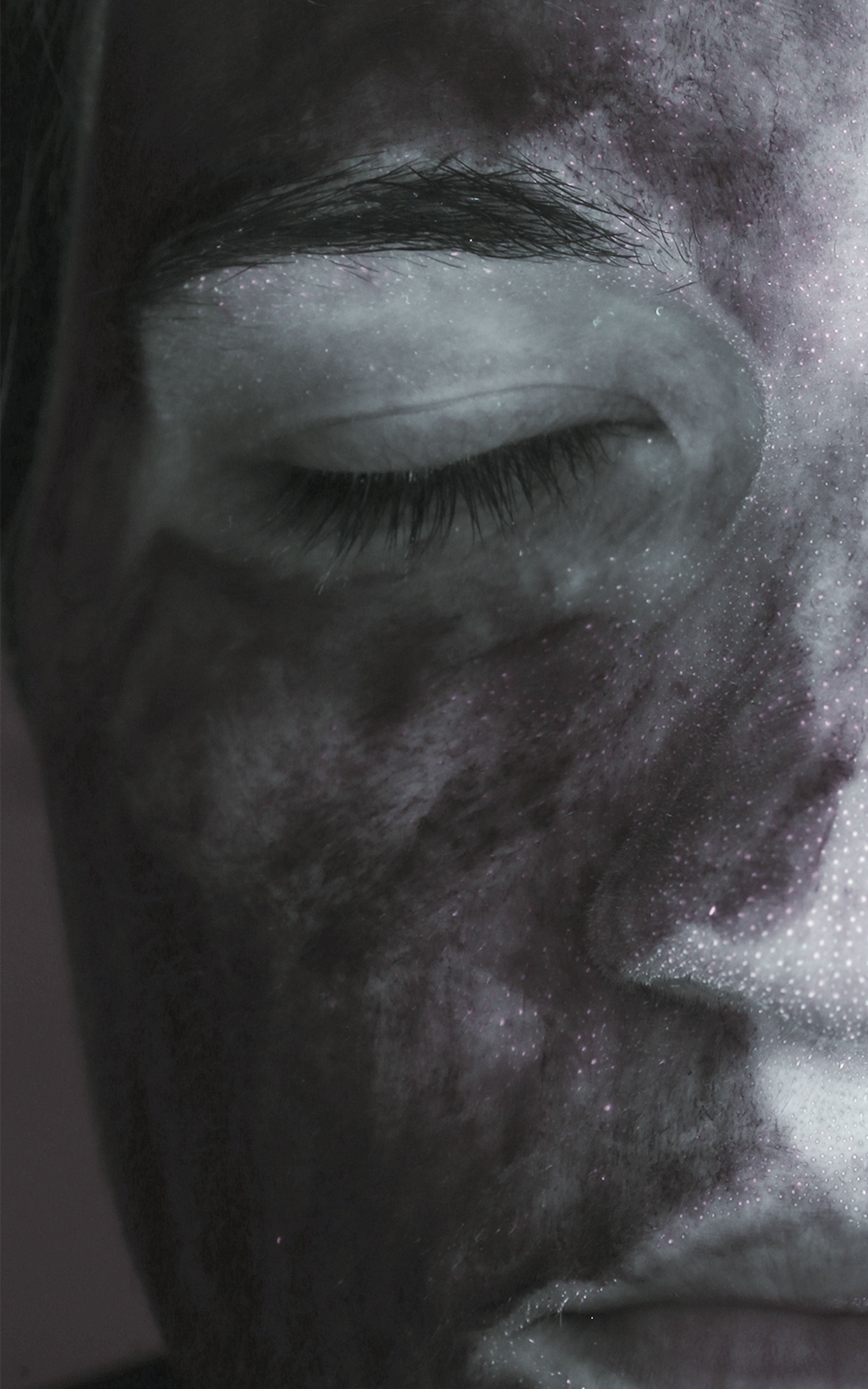 Clinical image with UV camera showing Soft Wash’s makeup and sunscreen removal effectiveness, before image